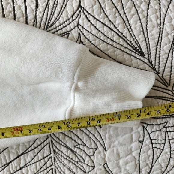 EUC Old Navy Selena Graphic Crop Sweatshirt Women Xsmall Oversized White - Picture 12 of 12